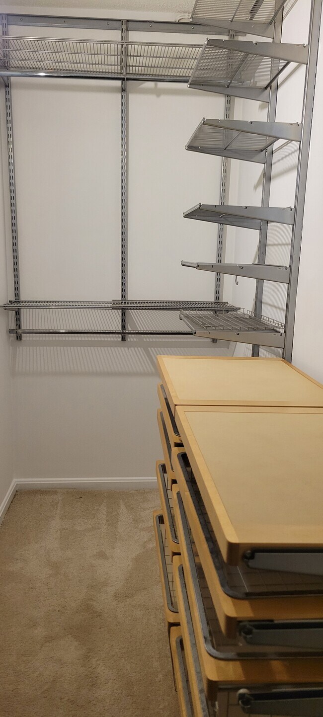 Building Photo - 3800 Powell Ln