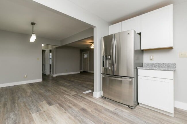 Building Photo - Beautiful Donelson Home in Great Location ...