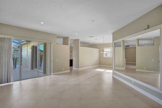 Building Photo - 5977 NW 73rd Ct