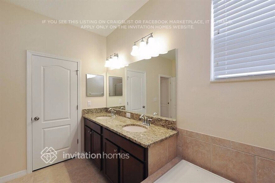 Building Photo - 12115 Streambed Dr