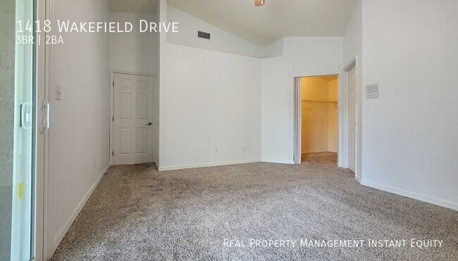 Building Photo - 1418 Wakefield Dr