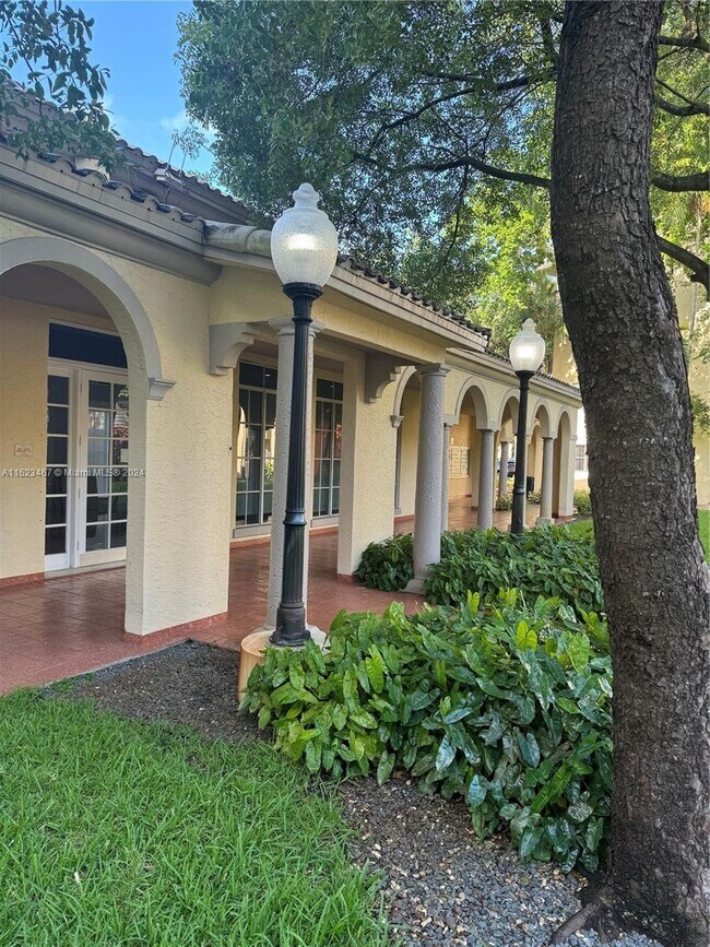 Building Photo - 8290 Lake Dr