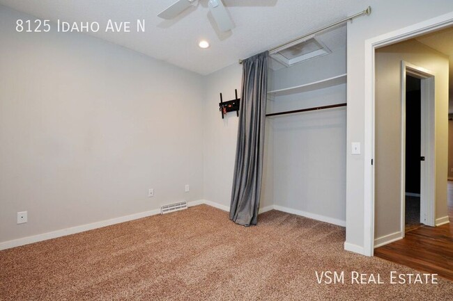 Building Photo - 50% Off January Rent! Modern 4-Bed Home wi...