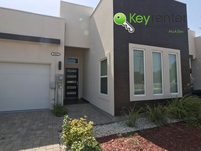 Building Photo - 3 Bed/2 Bath Townhome in Mcallen TX
