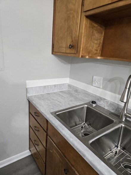 New sink and faucet - 2601 Hillsboro Pike