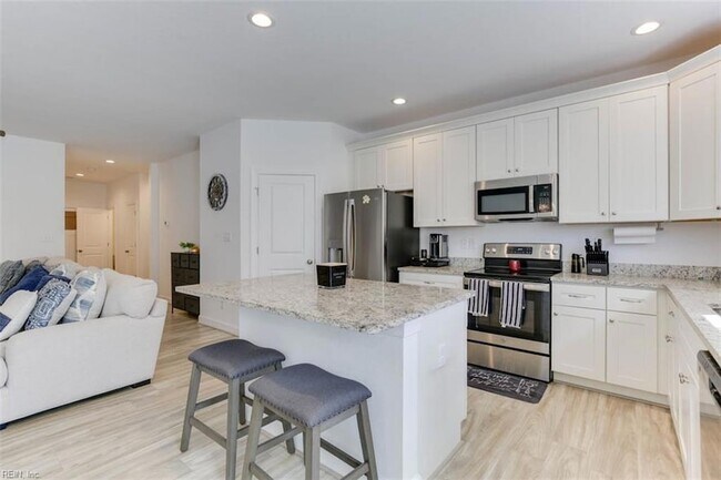 Building Photo - 2416 Trafton Pl