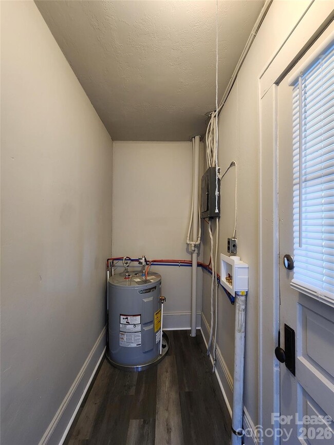 Building Photo - 1126 S Fulton St