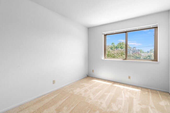 Building Photo - 1115 Camino Del Valle