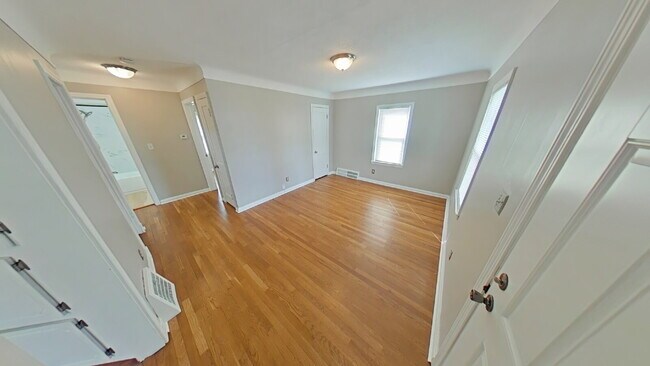Building Photo - "3-Bed Haven with Granite Touches in St. Clair Shores – Perfect for Cozy Living!"