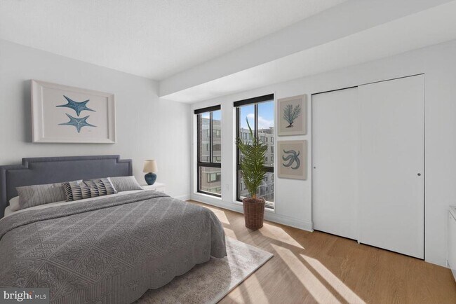 Building Photo - 1280 21st St NW