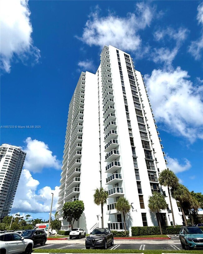 Building Photo - 20505 E Country Club Dr