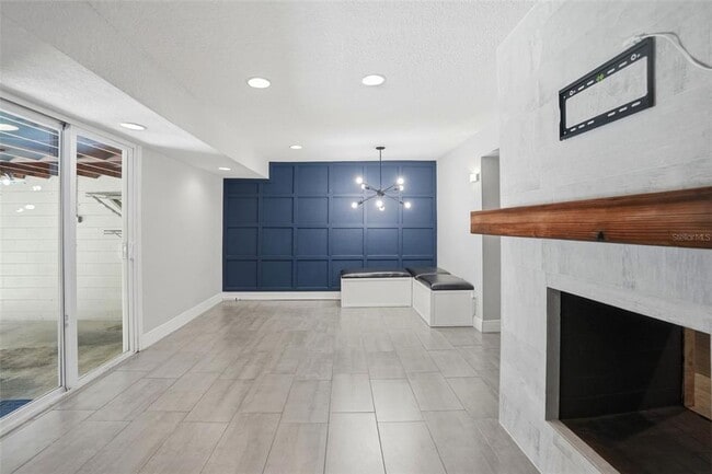 Building Photo - 727 N Himes Ave
