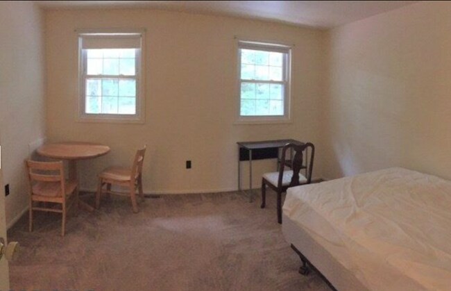 bedroom_1 - 1121 W Aaron Dr