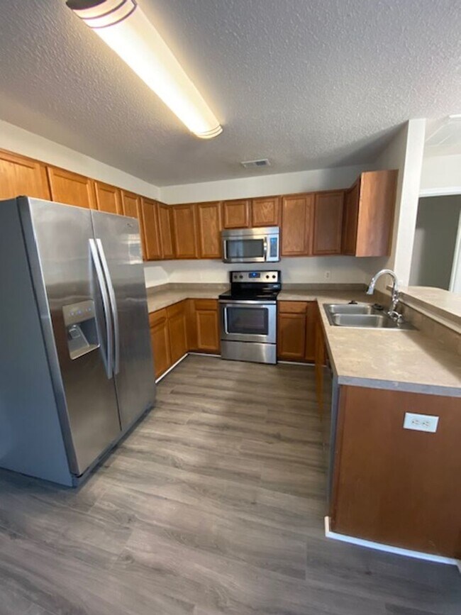 Building Photo - Quiet Cul De Sac Rental