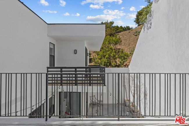Building Photo - 2646 Rinconia Dr