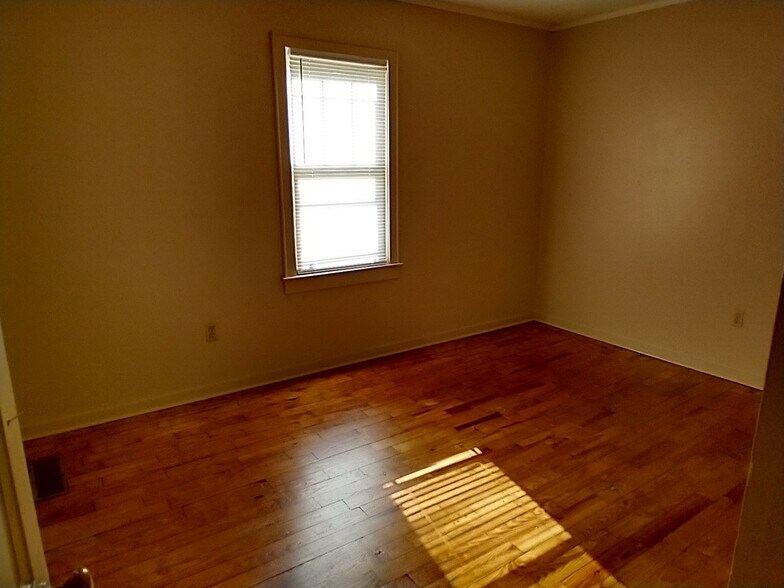 Building Photo - 5610 Blackwell Ave