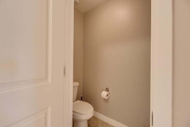 Building Photo - 5450 E Deer Valley Dr