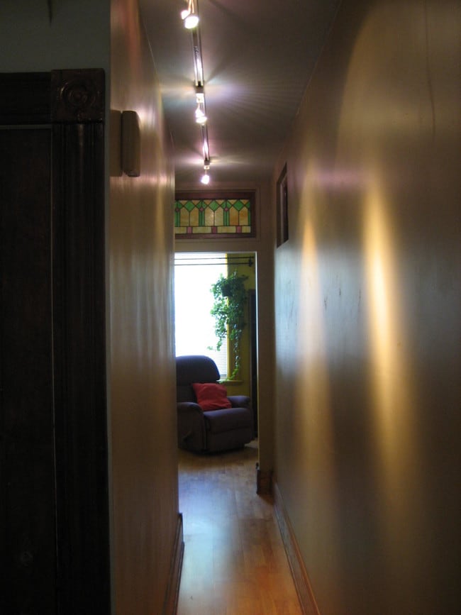 Building Photo - 719 Savannah Ave