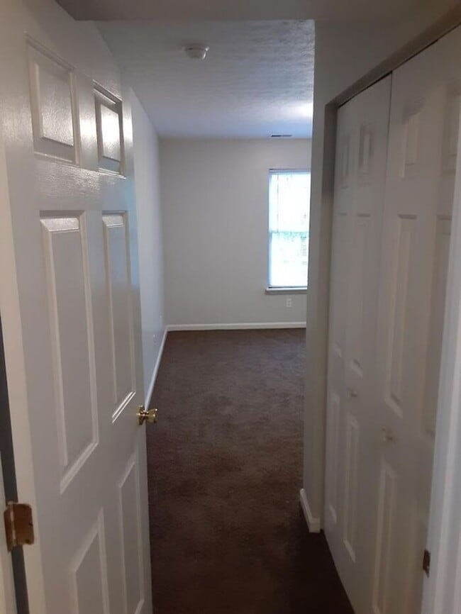 Building Photo - Gorgeous 2 Bedroom, 1 Bathroom Apartment at Millcreek Terrace
