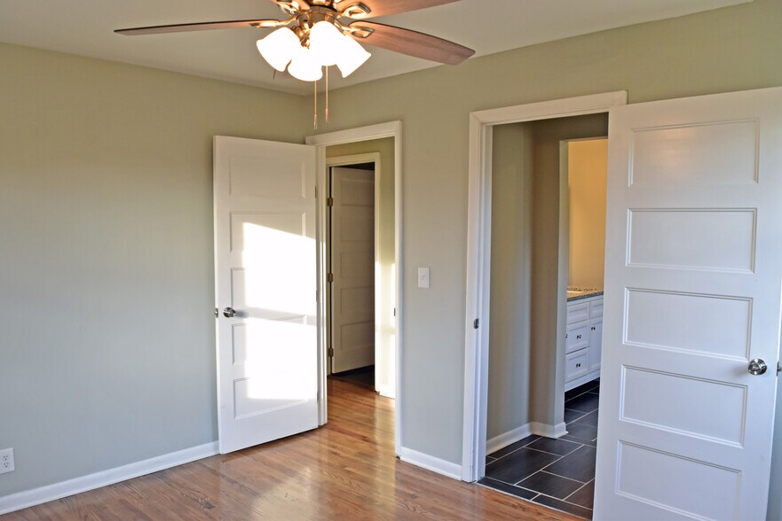 Building Photo - 4020 Ames Dr