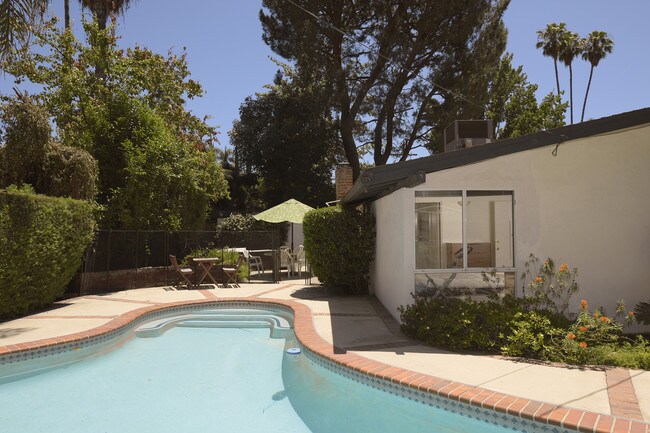 Building Photo - 19737 Hamlin St