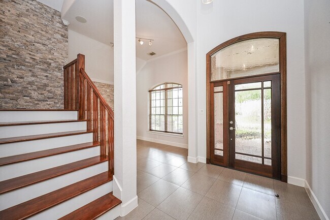 Building Photo - 146 Rocky Point Dr