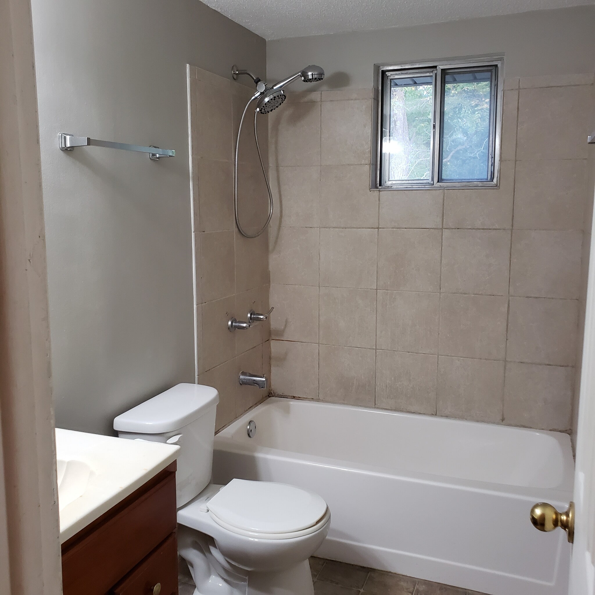 main bathroom - 719 NW South Shore Dr