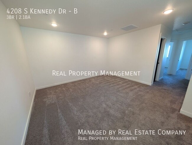 Building Photo - 4208 S Kennedy Dr