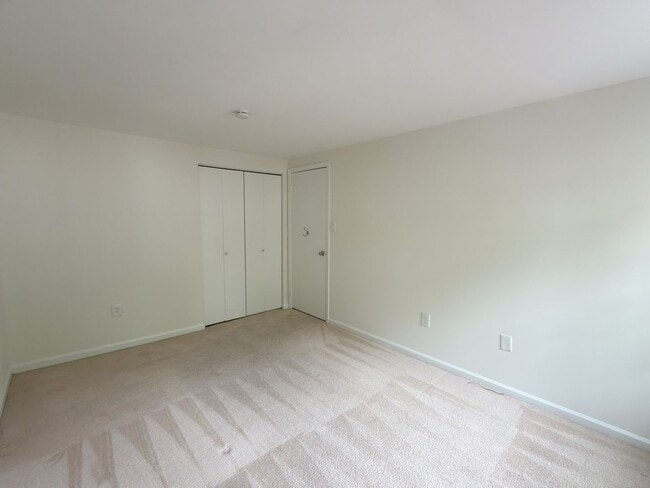 Building Photo - Beautiful 4 Bed 2.5 Bath Townhome in Burke For Rent!