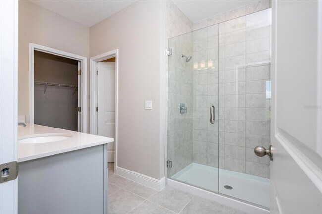 Building Photo - 16350 Hamlin Vw St