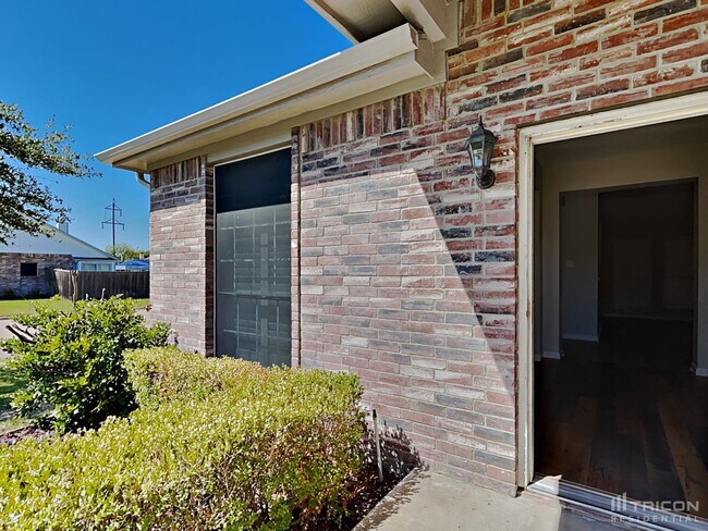 Building Photo - 401 Rustic Grove Ln