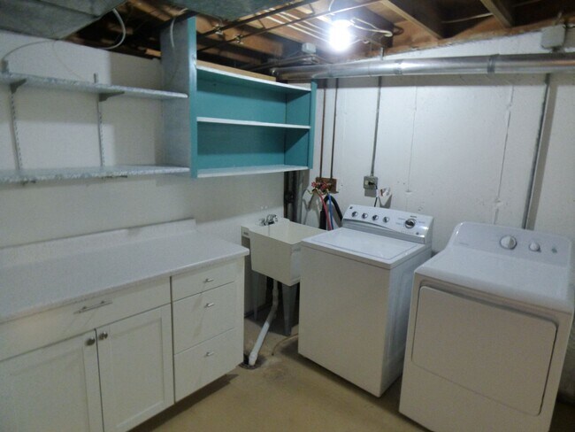 Building Photo - $0 DEPOSIT OPTION! RANCH STYLE HOME IN PRIME VIRGINIA VILLAGE!!!