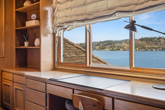 Building Photo - 6408 E Mercer Way