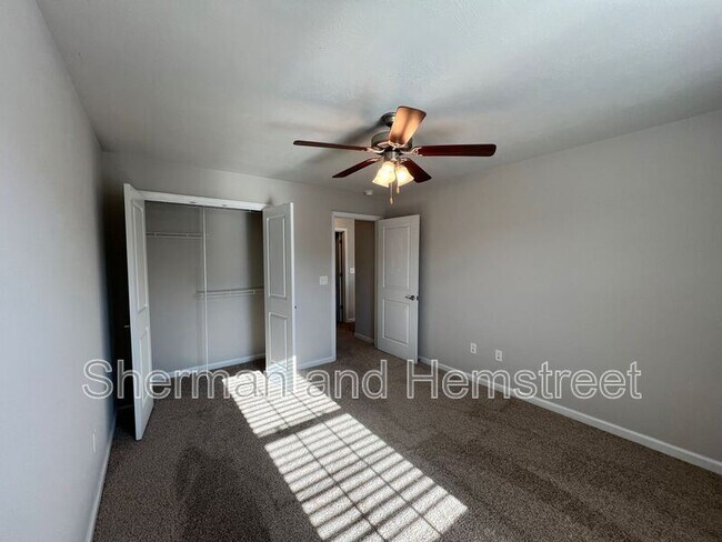 Building Photo - 752 Tarvin Cir