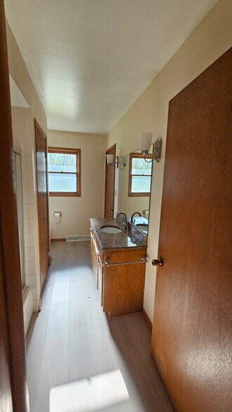 Building Photo - 499 Adeline Dr