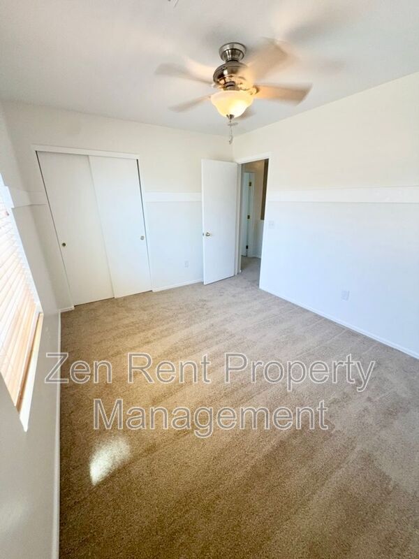 Building Photo - 4237 E Windsor Dr