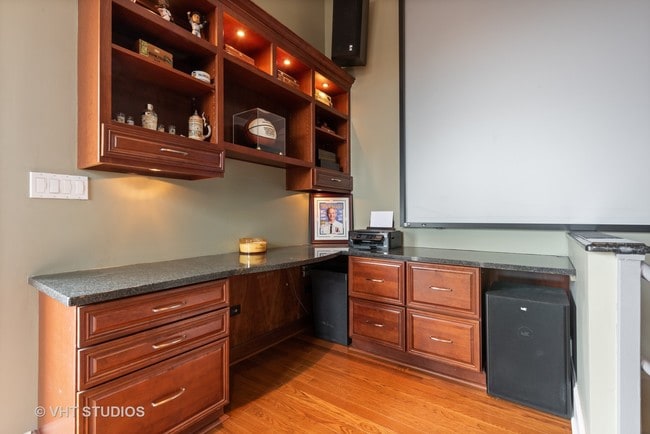 Building Photo - 1452 W Fullerton Ave