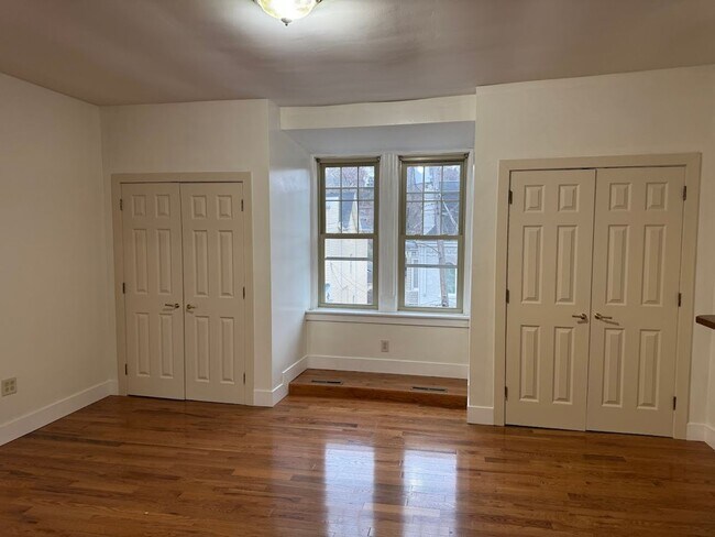 Building Photo - 5429 Howe St