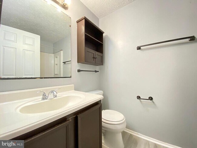 Building Photo - 751 Heather Ridge Dr