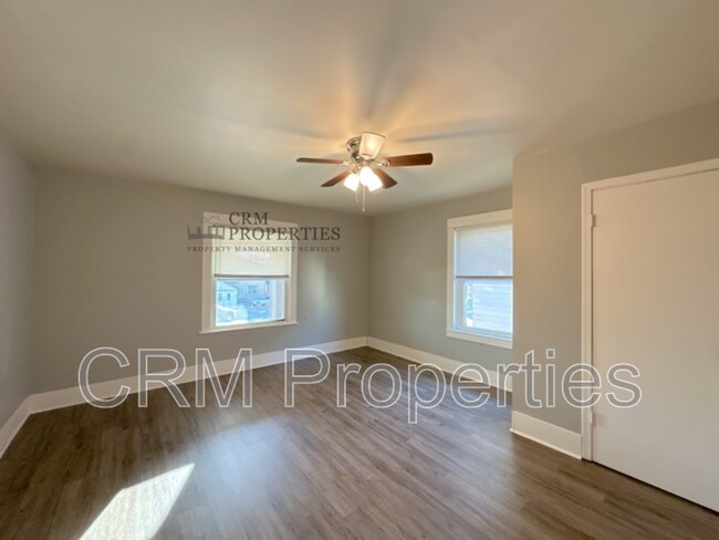 Building Photo - 611 N Main St