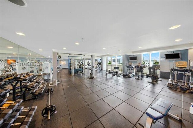 Building Photo - 7910 Harbor Island Dr