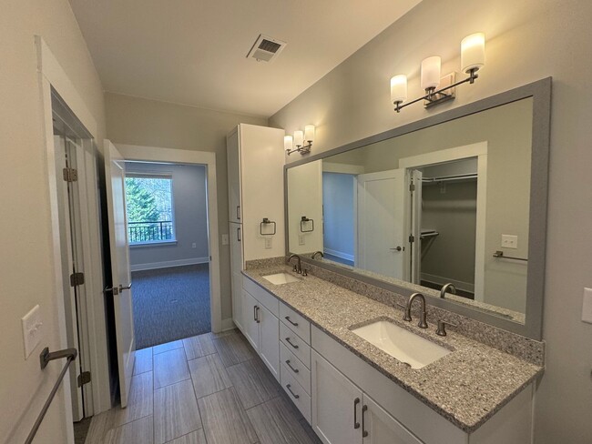 Building Photo - 2 Bedroom | 2 Bath Downtown Cary Chatham W...