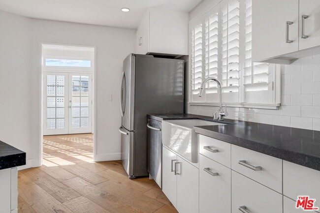 Building Photo - 11845 Mayfield Ave