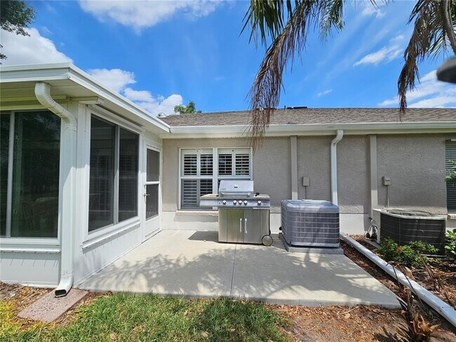 Building Photo - 2038 Grantham Greens Dr