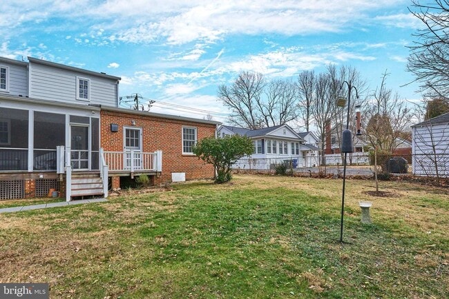 Building Photo - 304 N Highland St