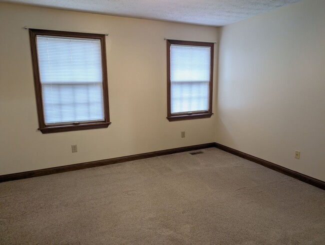 Building Photo - 4 Bedroom Beavercreek Home - AVAILABLE NOW!