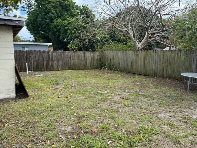 Building Photo - 1508 NW 1st Ave