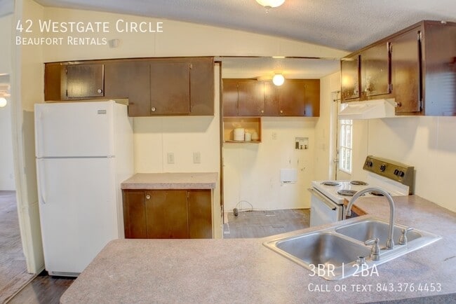 Building Photo - 42 Westgate Cir