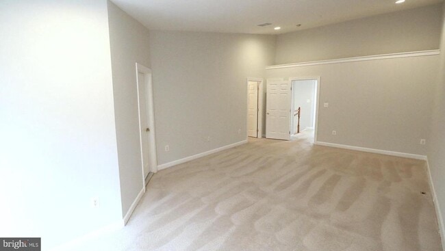 Building Photo - 7228 Fair Oak Dr