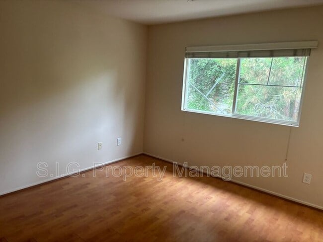 Building Photo - 202 Cancion Way